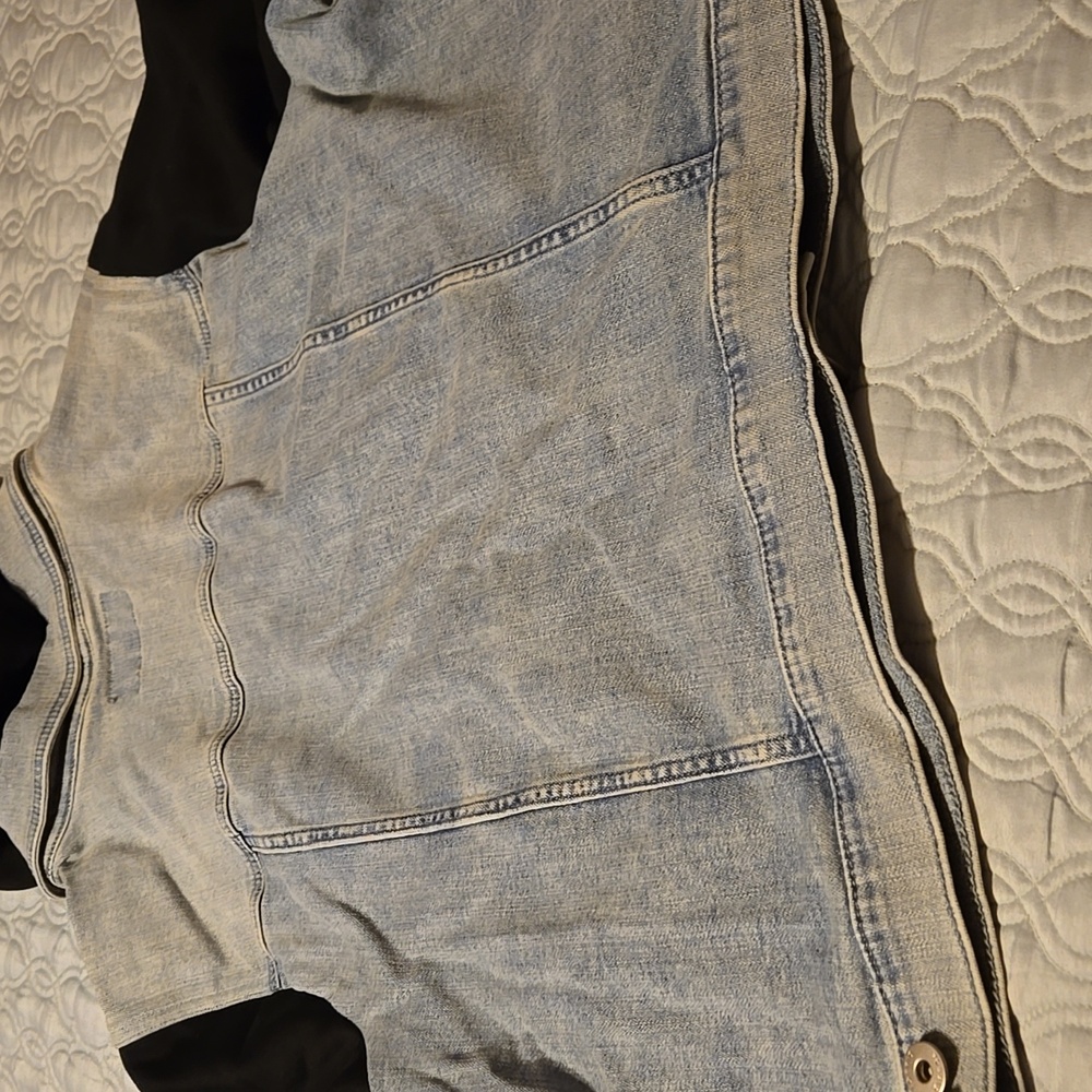 Torrid Cropped Denim Jacket with Black Hood and Sleeves. Torrid Size 4 - Picture 6 of 7